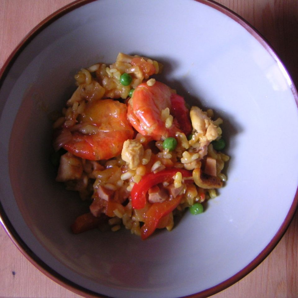 Paella mit Huhn, Chorizo und Riesengarnelen