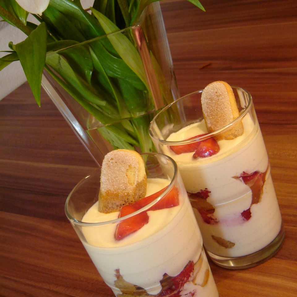Erdbeer-Mascarpone-Becher Rezept - [ESSEN UND TRINKEN]