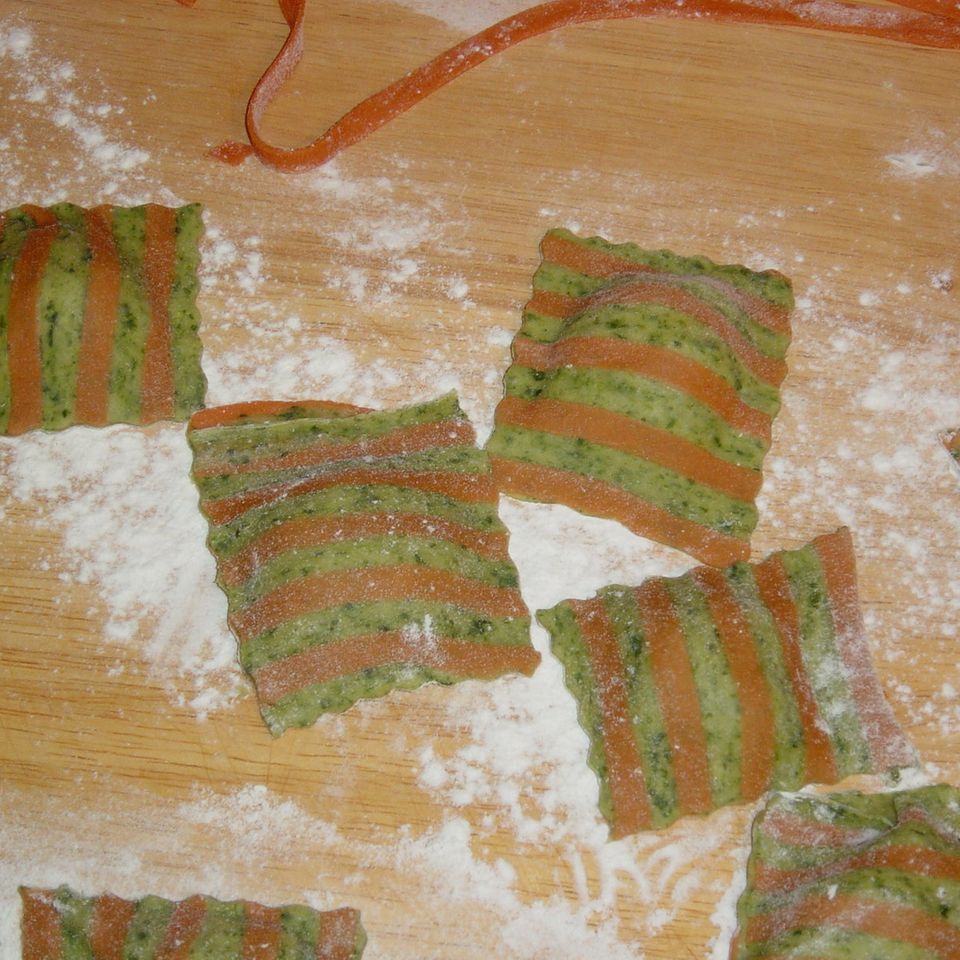 Selleries selbstgemachte Nudeln - Variationen in rot, grün, gelb - Grundrezept