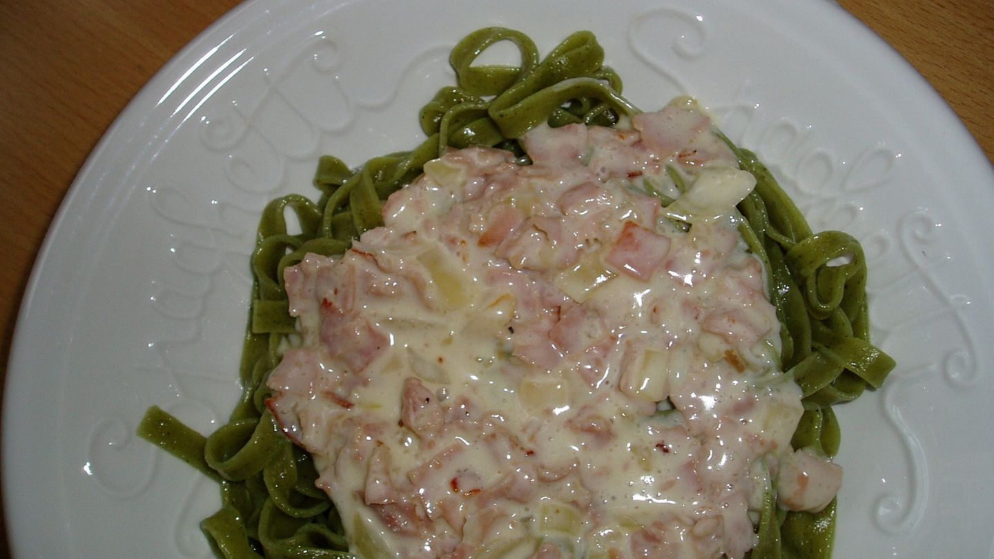 Grune Nudeln In Schinken Sahne Sosse Rezept Essen Und Trinken