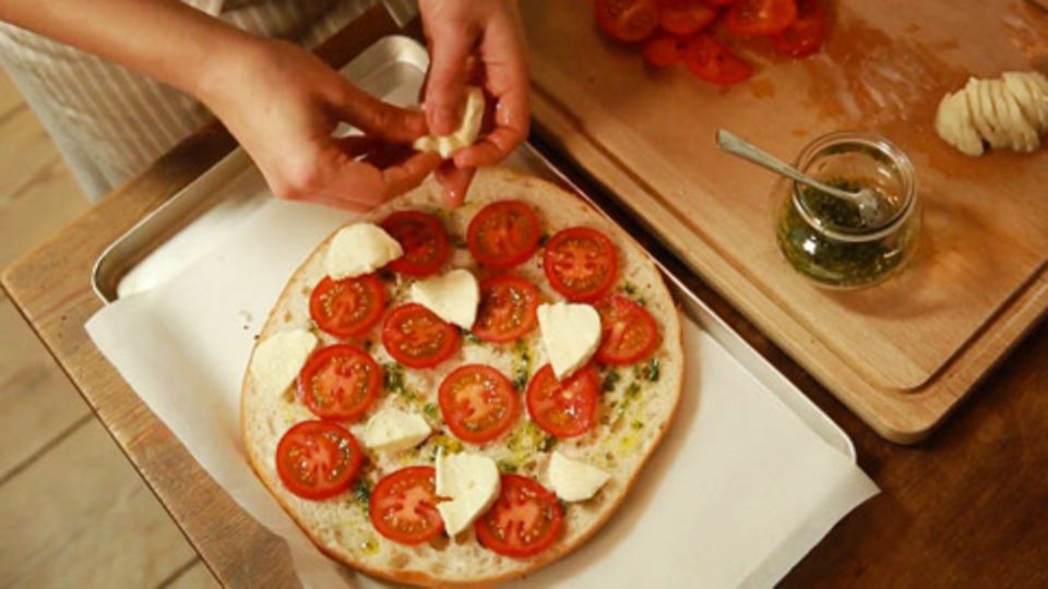 Fladenbrot-Pizza "Napoli" von Anne Lucas