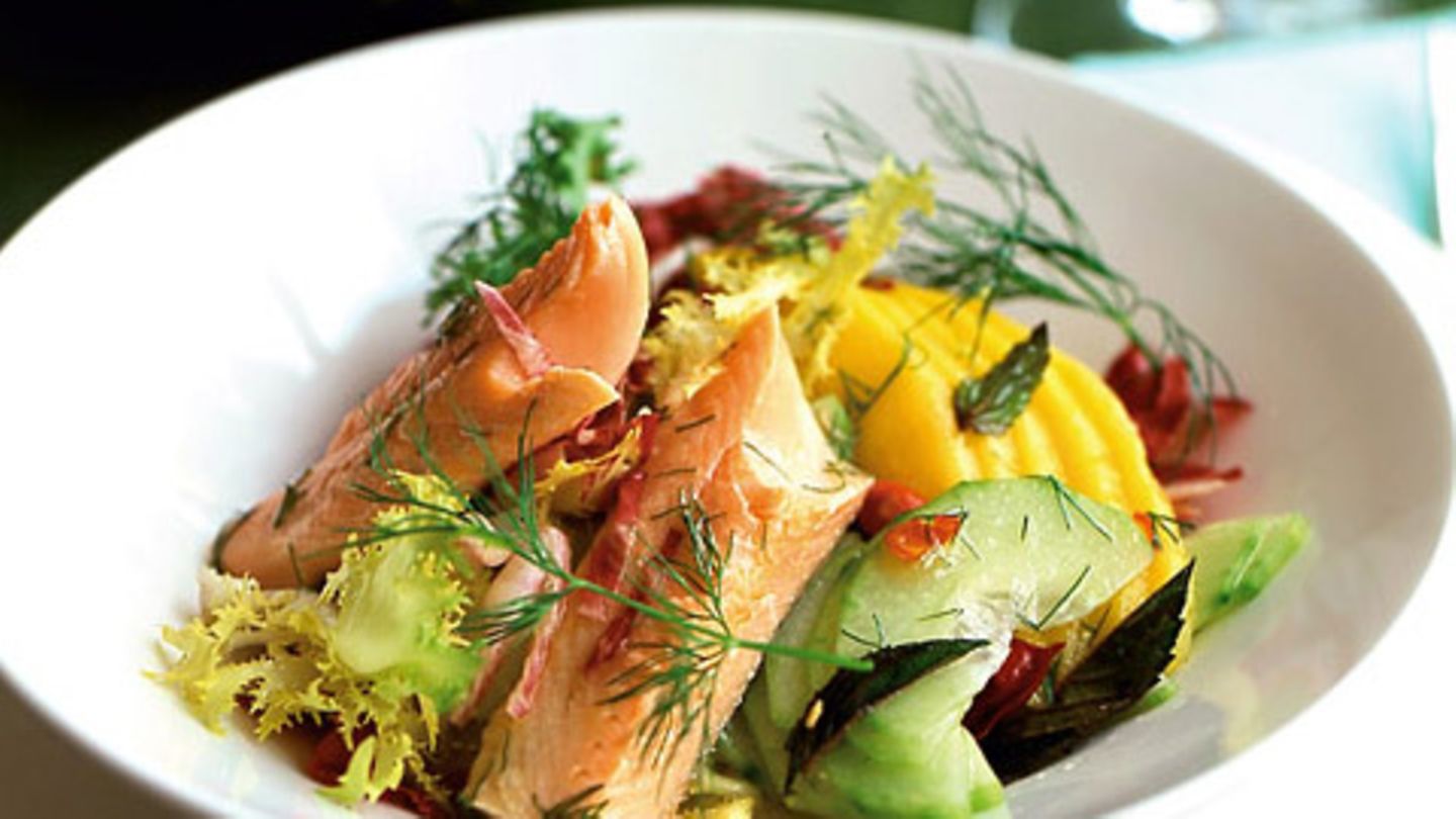 Mango-Gurken-Salat mit Saibling Rezept