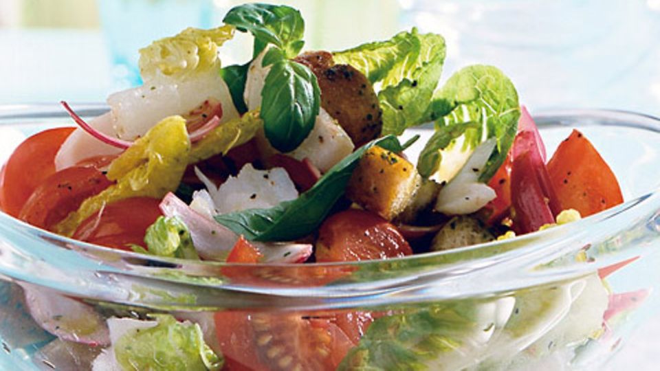 Tomaten-Brot-Salat mit Kabeljau