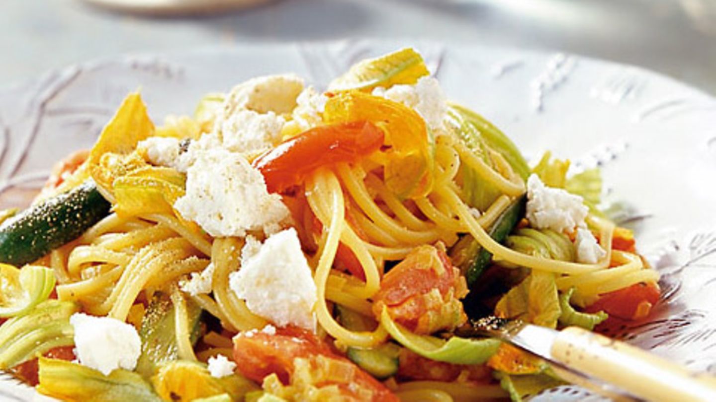 Pasta mit Zucchiniblüten und Ricotta Rezept