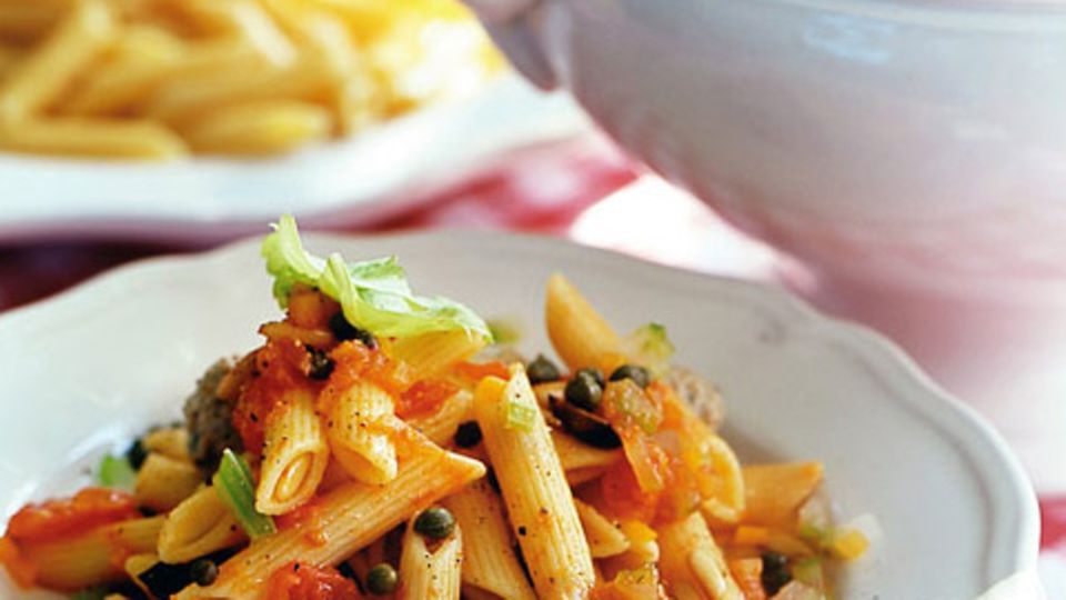 Pasta mit Hackbällchen und Tomatensugo