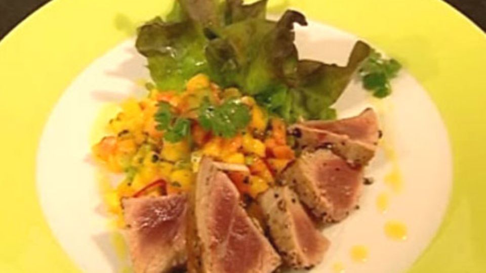 Eichblattsalat mit gepfeffertem Thunfisch