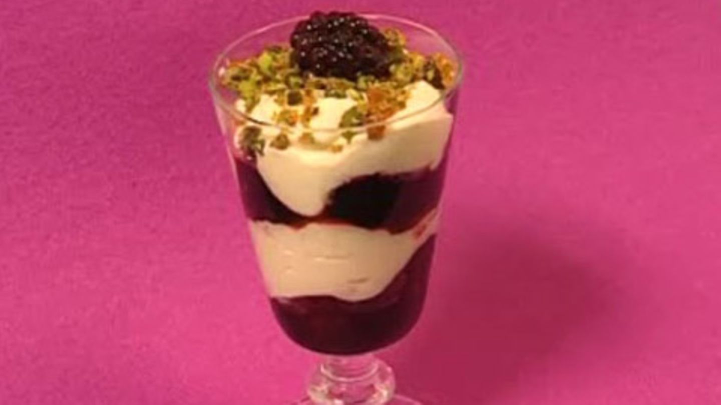 Brombeerkompott mit weißer Schokoladenmousse Rezept