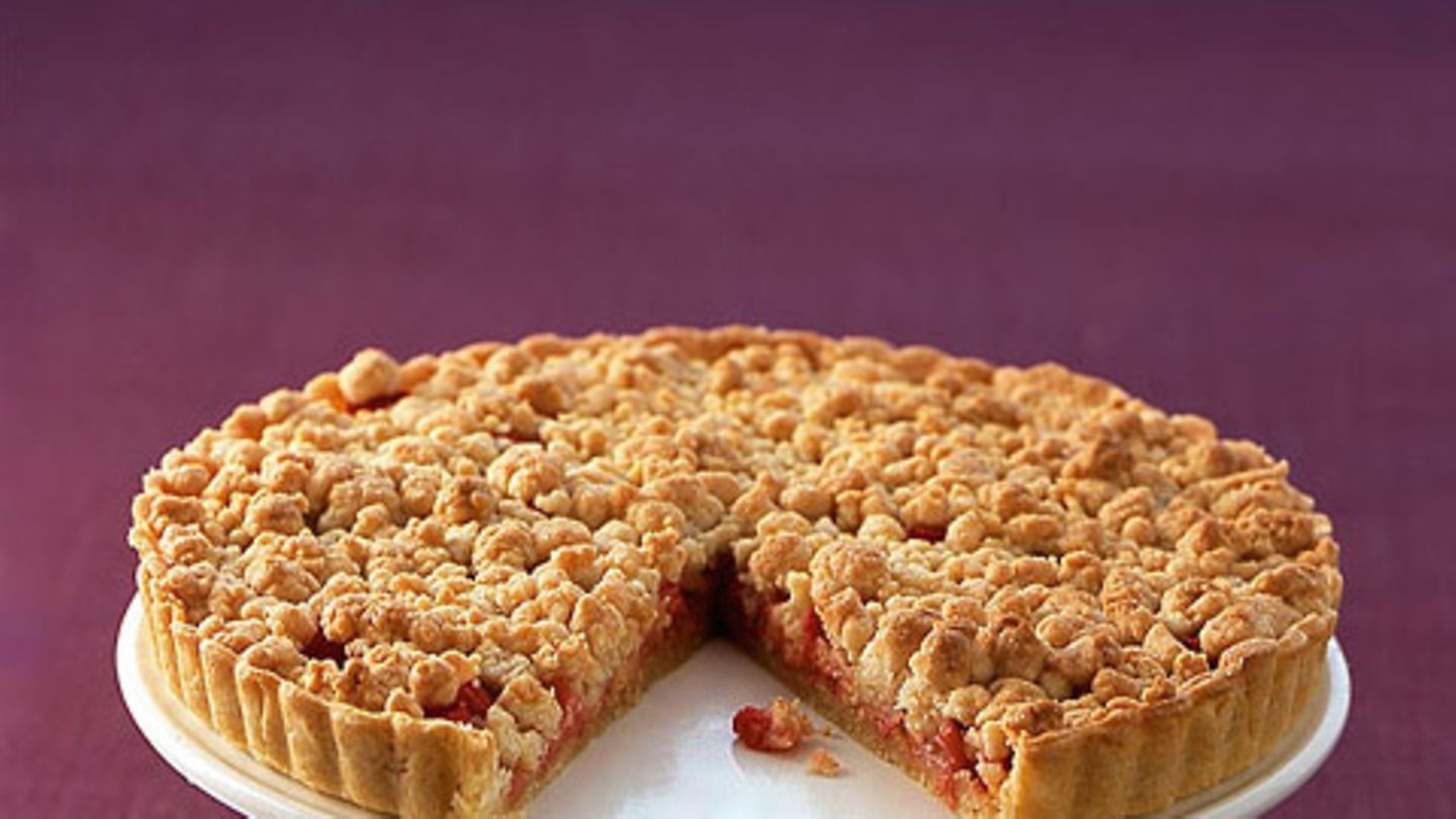 Rhabarberkuchen mit Muskatstreuseln Rezept