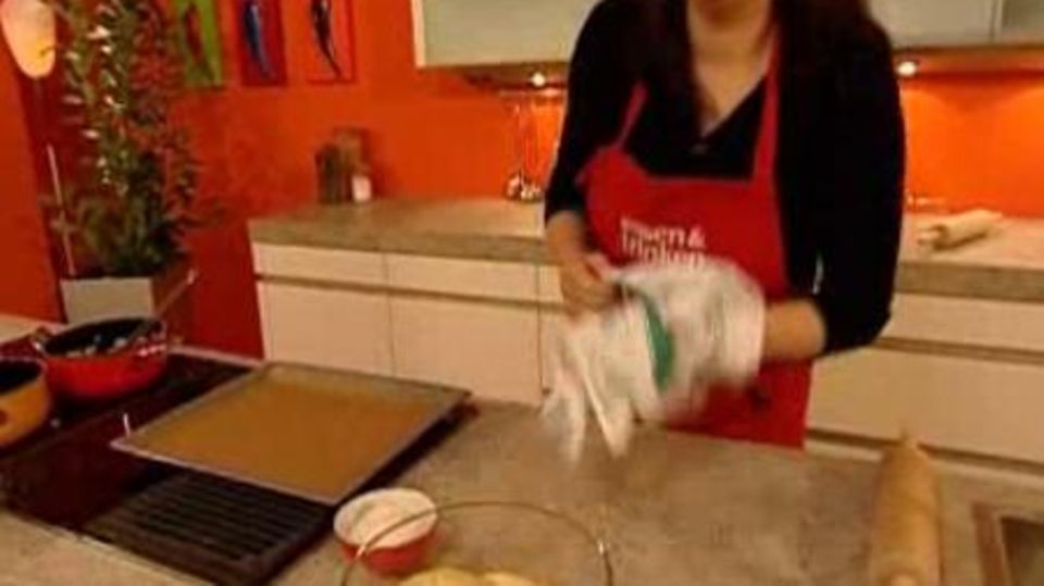 Bienenstich mit Aprikosenfüllung