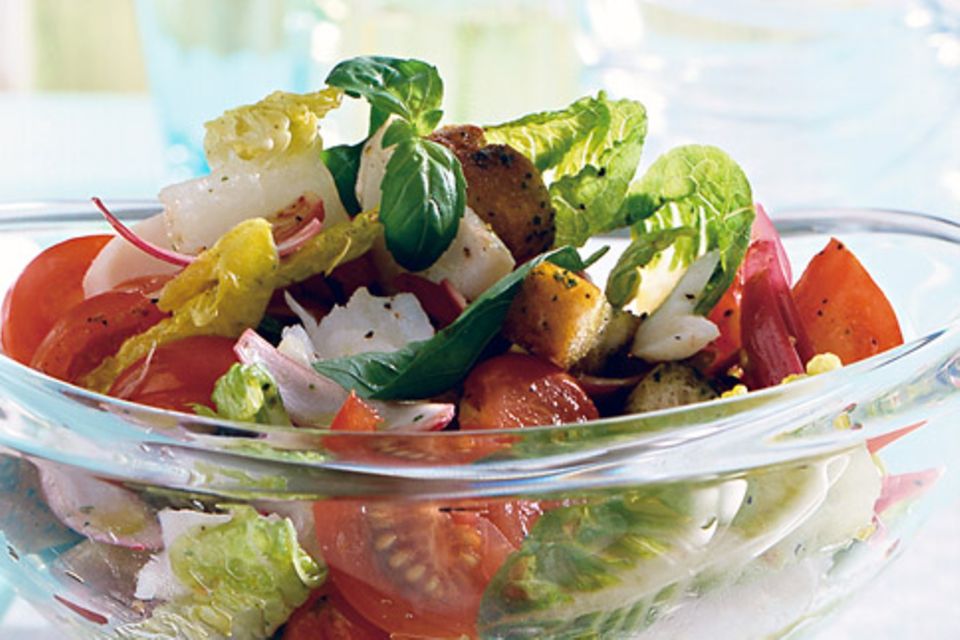 Tomaten-Brot-Salat mit Kabeljau