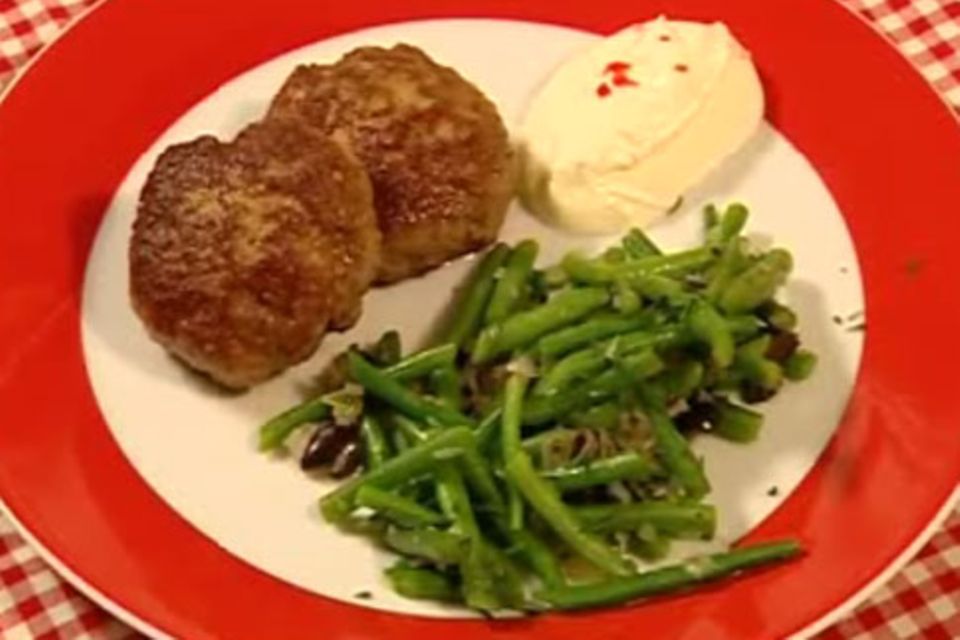 Lamm-Frikadellen mit Bohnensalat