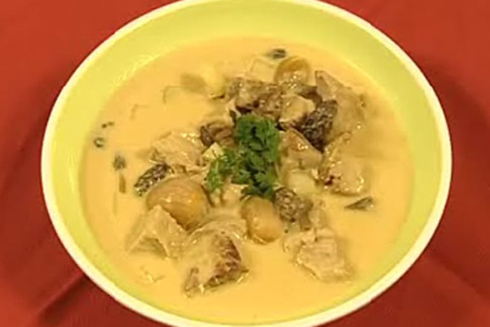 Kalbsragout mit Kohlrabi und Morcheln in Weißweinsauce Kalbsragout mit Kohlrabi und Morcheln in Weißweinsauce
