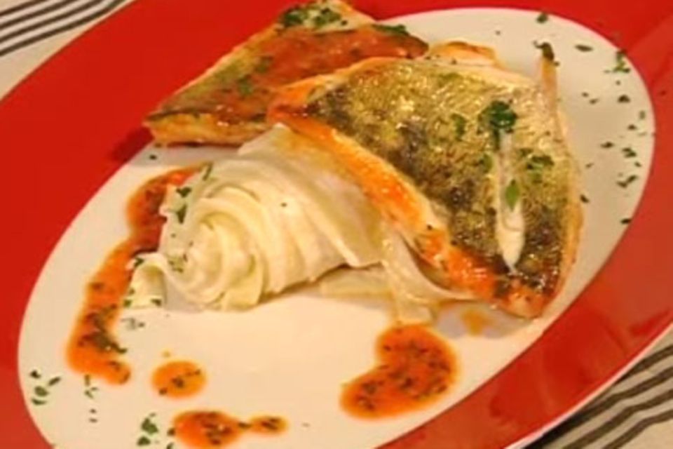 Zander-Pörkölt mit Sahnenudeln Rezept - [ESSEN UND TRINKEN]
