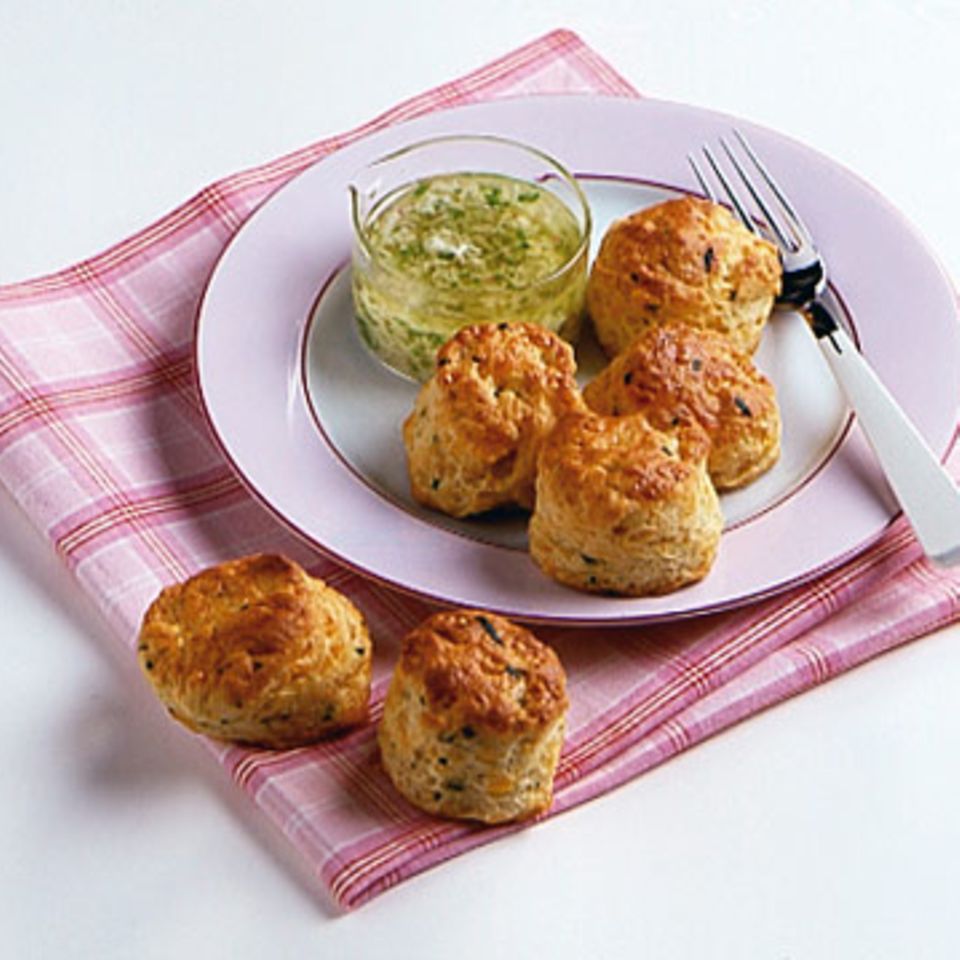 Cheddar-Scones mit Dip