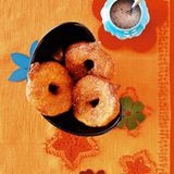 Ananas-Beignets mit Zimt-Chili-Zucker
