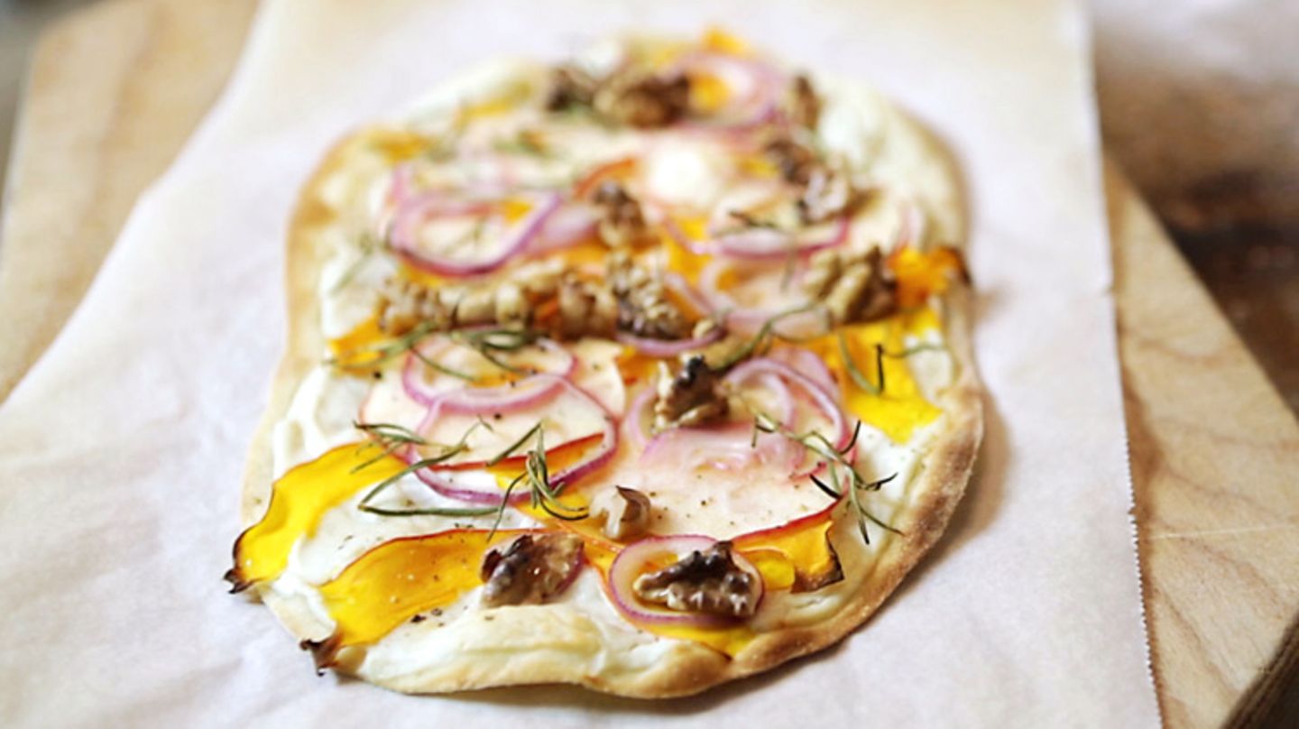 Kürbisflammkuchen – mit Apfel und Ziegenkäse Rezept