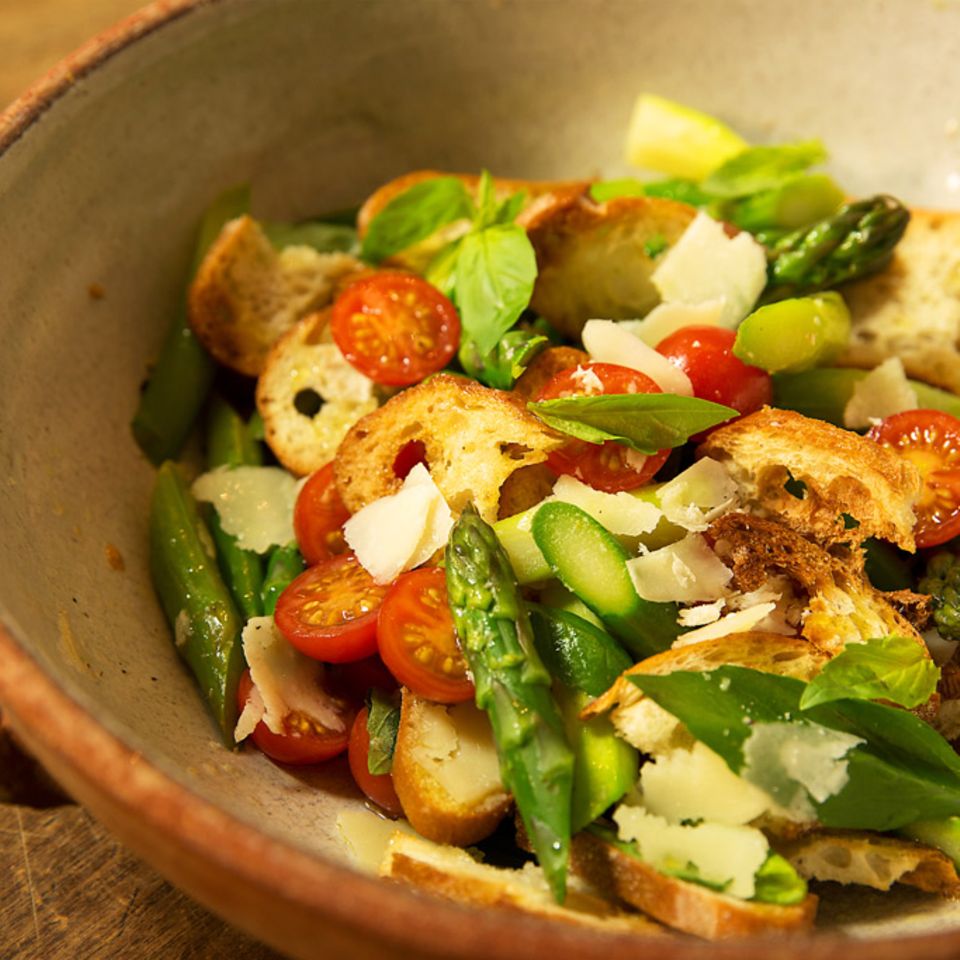 Rezept für Spargel-Brotsalat