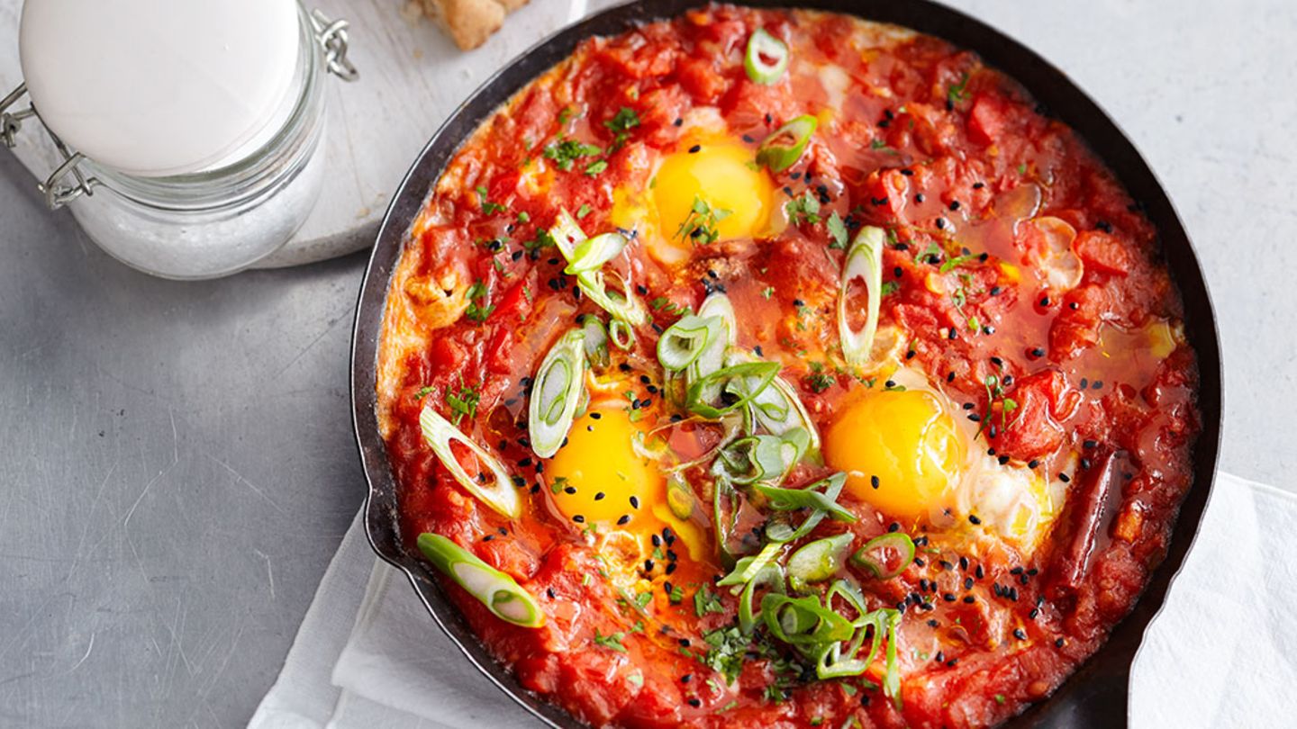 Shakshuka (Pochierte Eier in Tomatensauce) Rezept