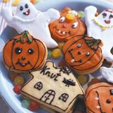 Bunte Halloween-Plätzchen mit Nougat