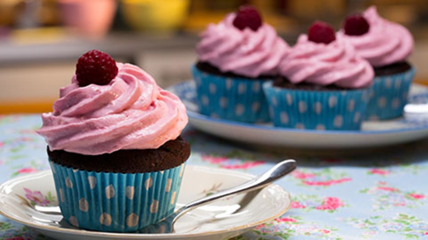 Himbeer-Cupcakes mit Schoko – fruchtig & lecker