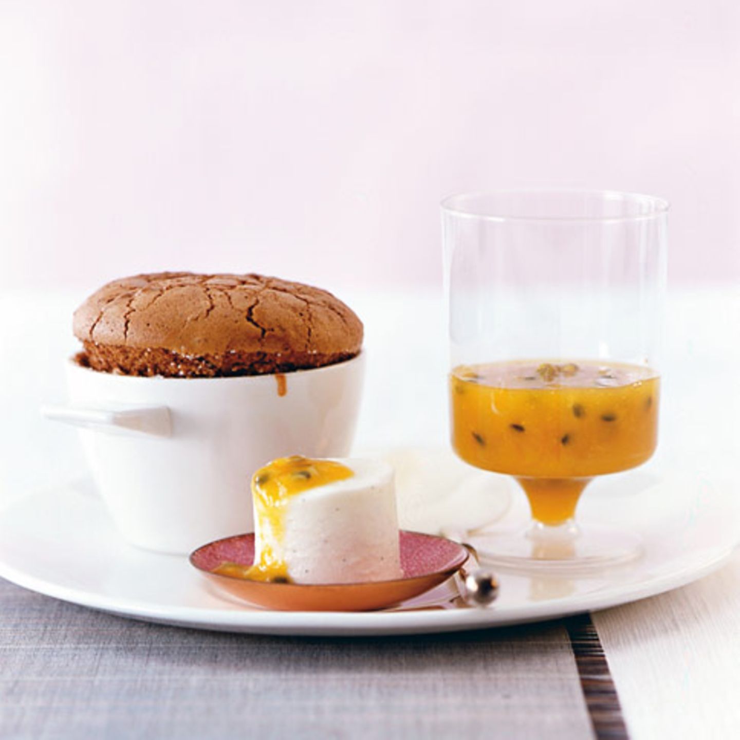 Schokoladenauflauf mit Schmand-Mousse
