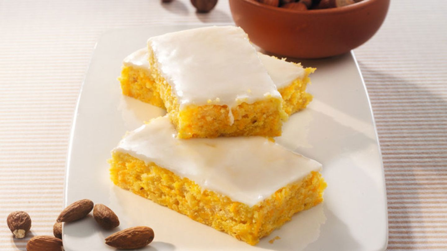 Möhren-Schnitten mit Glasur Rezept - [ESSEN UND TRINKEN]