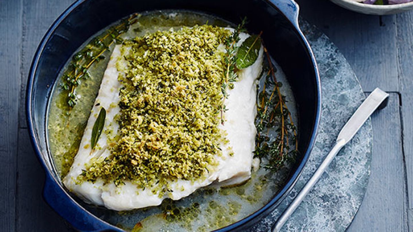 Skrei mit Pankokruste und lila Kartoffelsalat Rezept
