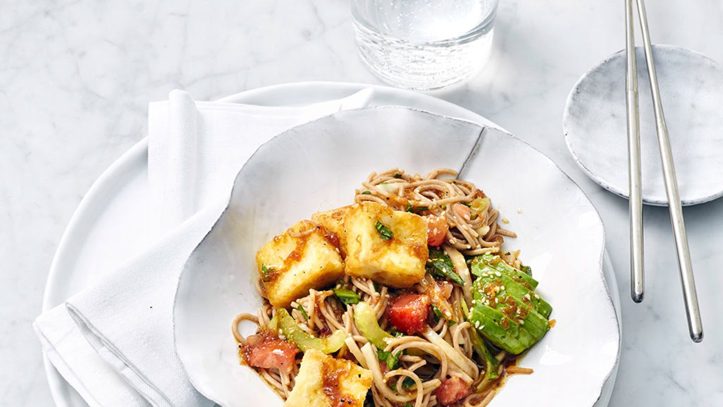Soba-Nudeln mit frittiertem Tofu Rezept