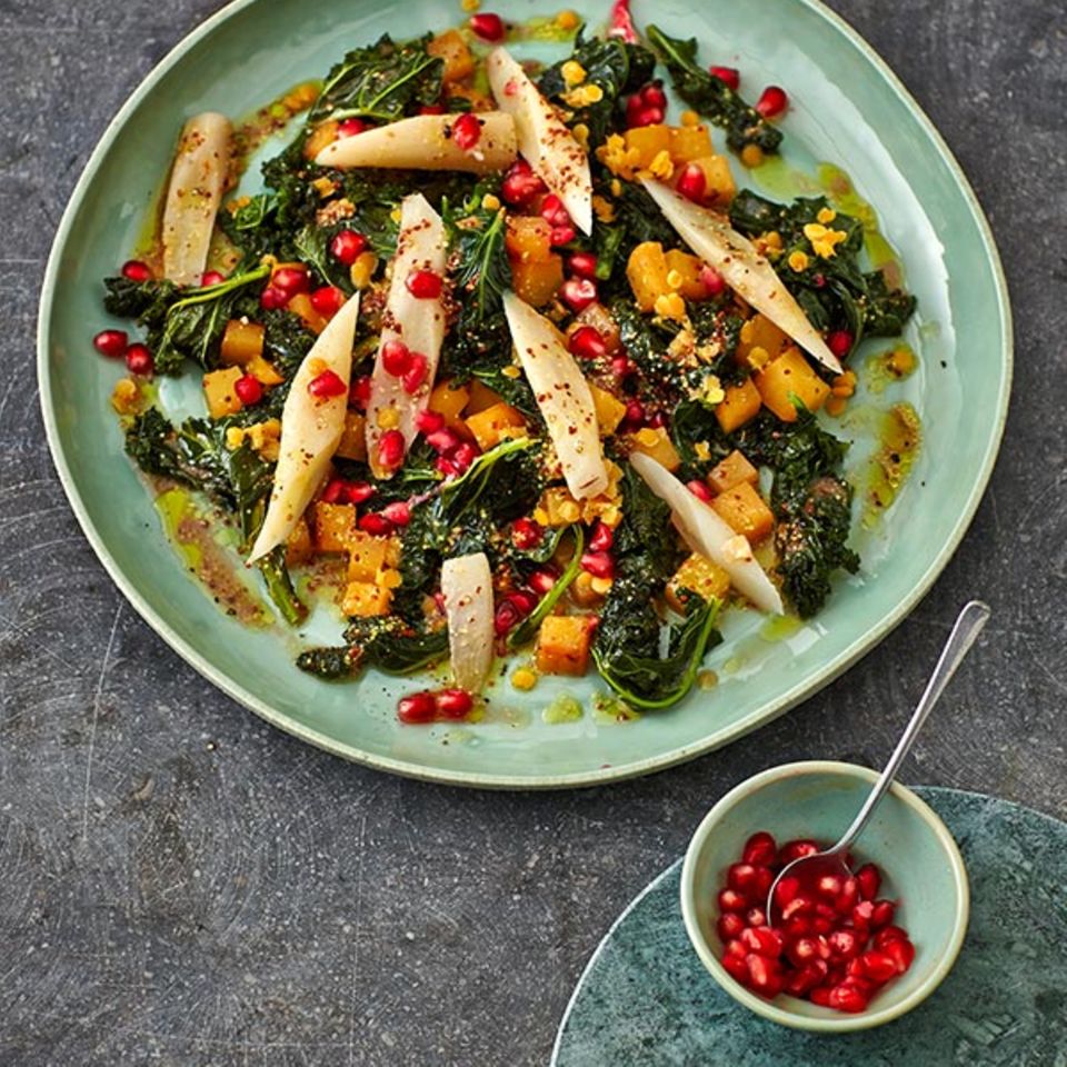 Grünkohlsalat mit Linsen und Granatapfel