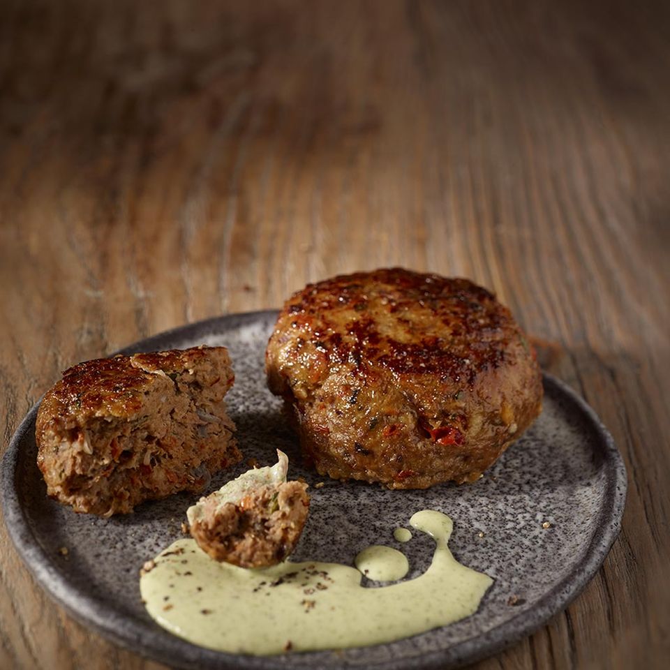Tomaten-Bulette mit Feta-Creme