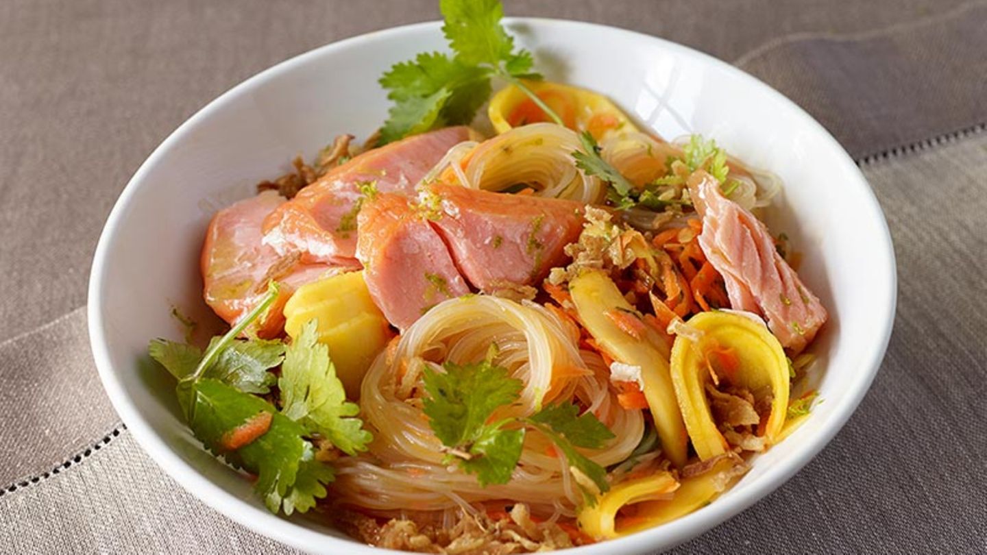 Glasnudelsalat mit Stremellachs Rezept - [ESSEN UND TRINKEN]