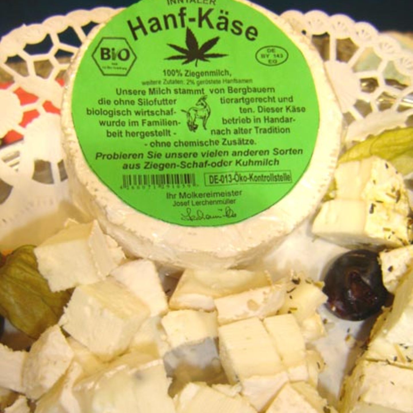 Ziegenkäse mit Hanfsamen