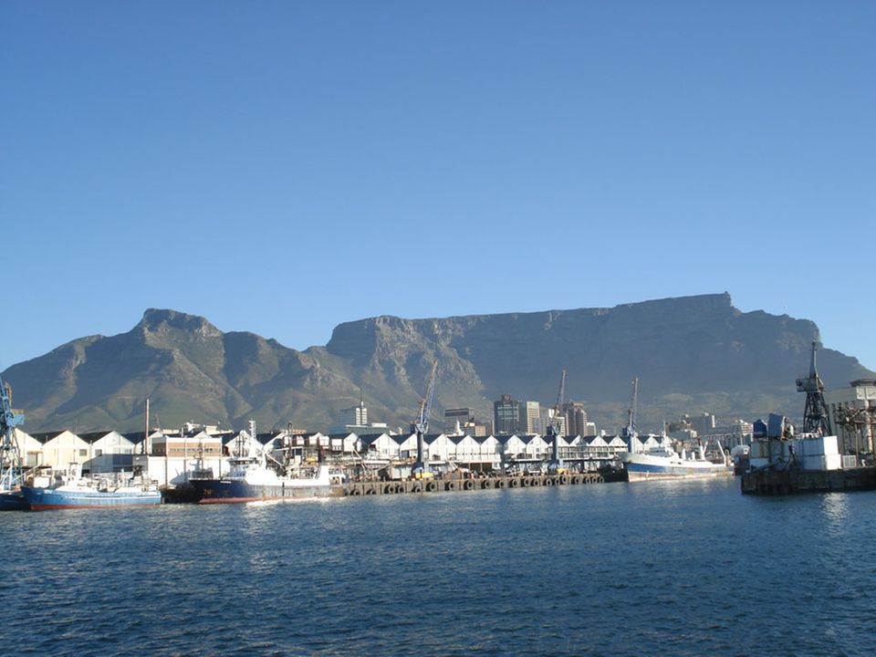 Weltbekanntes Panorama von Kapstadt: Der Hafen mit dem Tafelberg. Weltbekanntes Panorama von Kapstadt: Der Hafen mit dem Tafelberg.