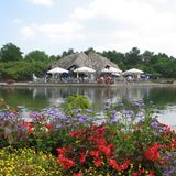 Café im Garten und am See
