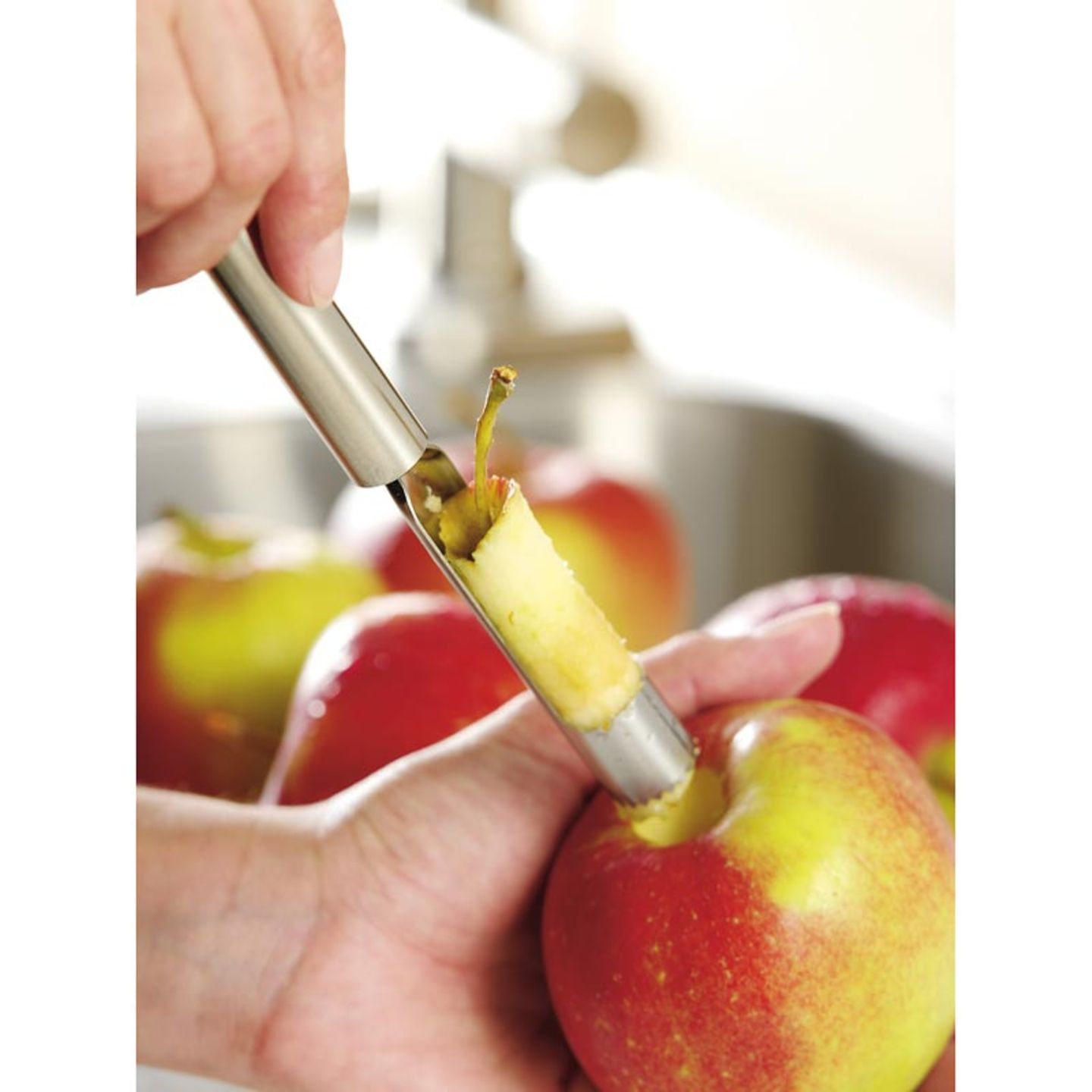 Apfelentkerner: Äpfel vorbereiten