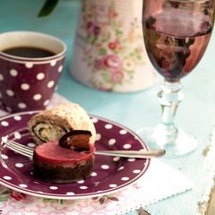 Serie "Cornelia Plum" von GreenGate. Tasse ab ca. 9,90 Euro.