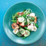 Salat mit Knusperlachs: Rezept von Bill Granger aus “Easy Asia”
