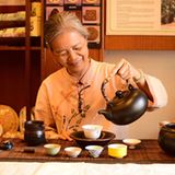 Teezeremonie im "Tea Chapter"