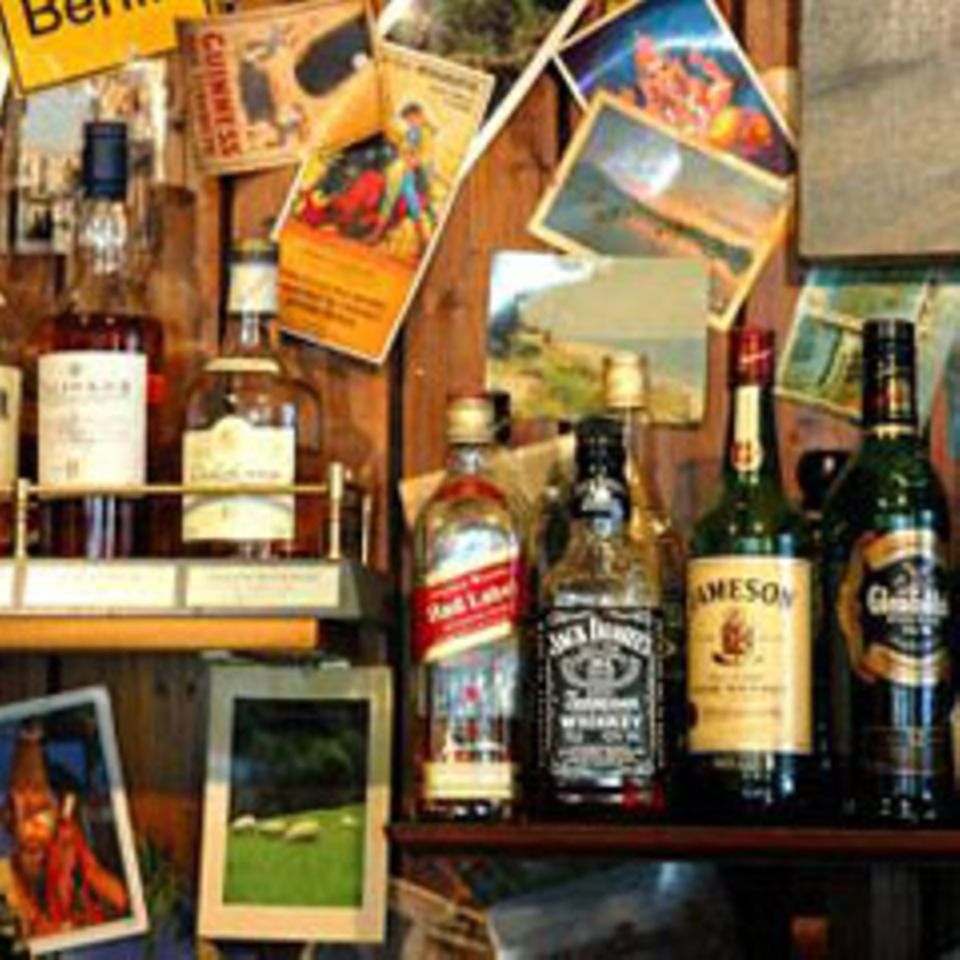 Whiskeysammlung in einem Irish Pub Whiskeysammlung in einem Irish Pub