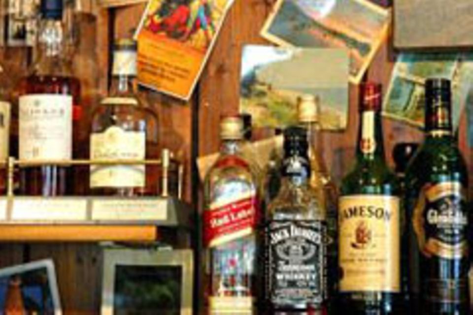 Whiskeysammlung in einem Irish Pub