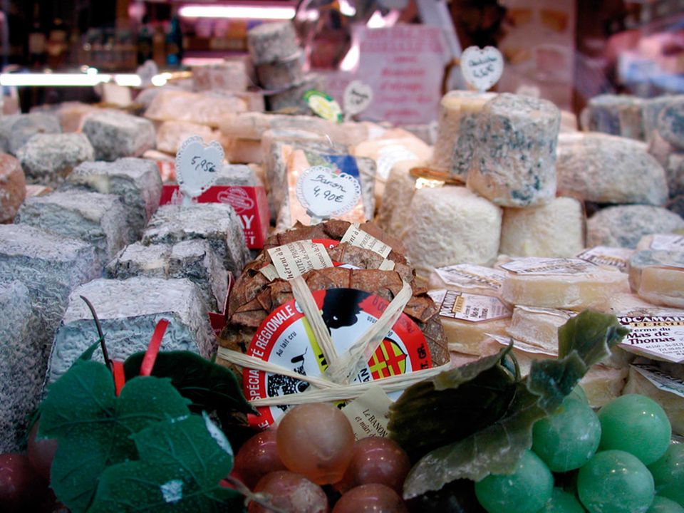 Käse auf dem Marché Mouffetard Käse auf dem Marché Mouffetard