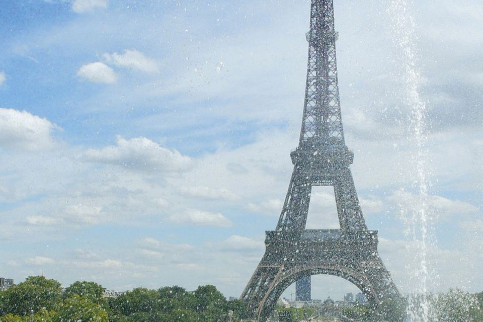 Der Eiffelturm ist das bekannteste Wahrzeichen