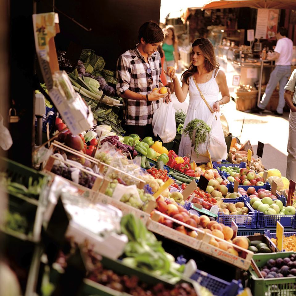 Frisches Obst gibt es auf dem Naschmarkt Frisches Obst gibt es auf dem Naschmarkt
