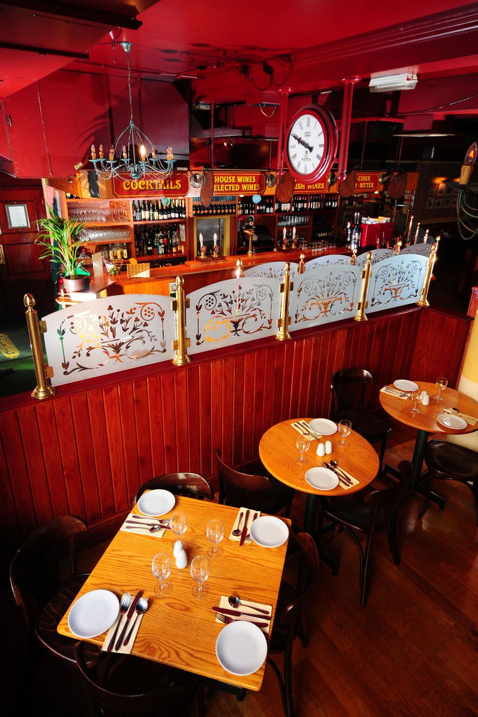 Urig: In "Porters English Restaurant" gibt es typisch englische Spezialitäten. Urig: In "Porters English Restaurant" gibt es typisch englische Spezialitäten.