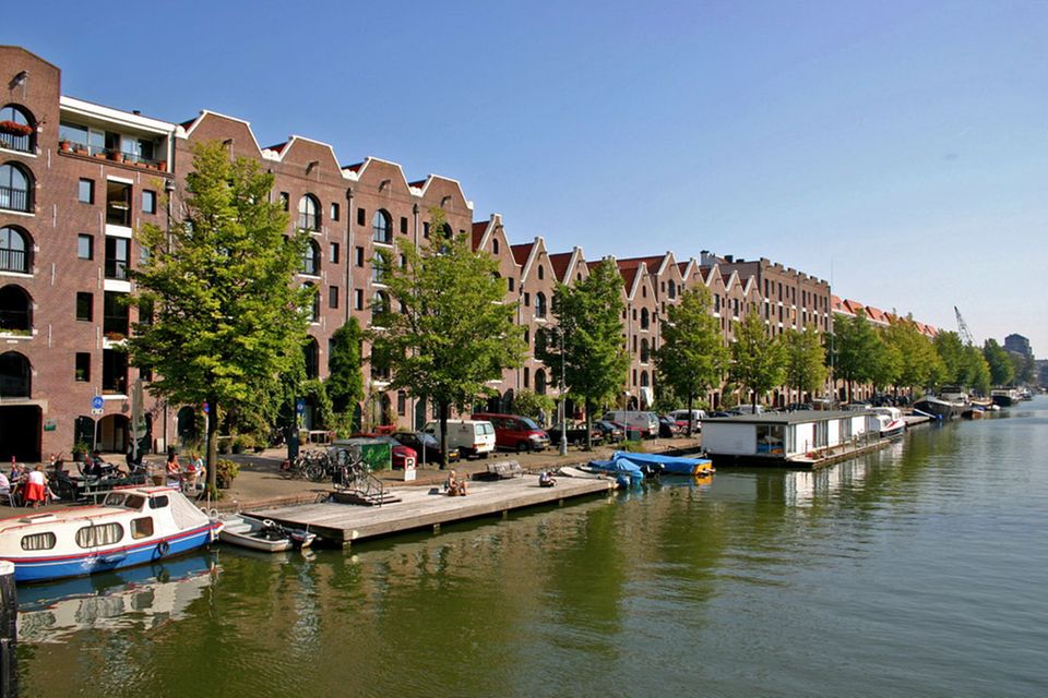 Sonnig: Das Kanalpanorama von Amsterdam.
