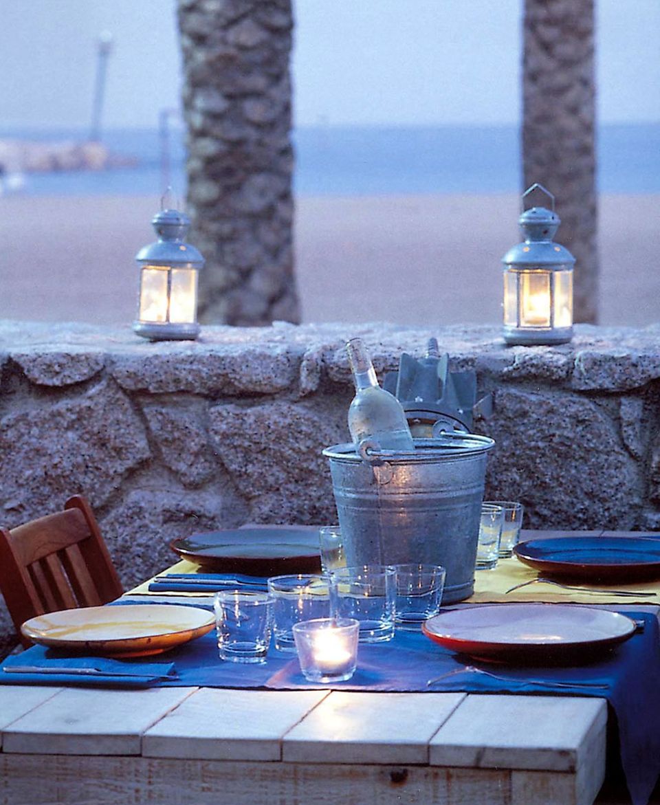 Abendessen im Restaurant Agua am Strand von Barceloneta Abendessen im Restaurant Agua am Strand von Barceloneta