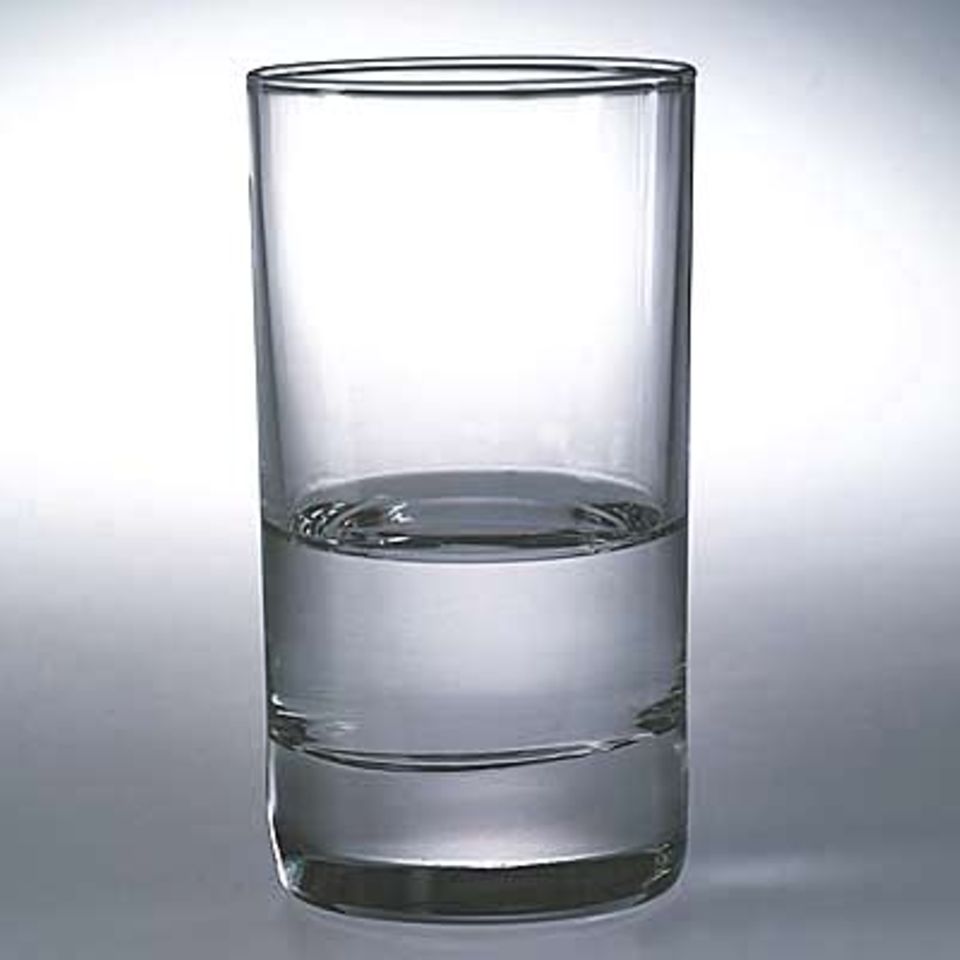Wodka wird von den Russen liebevoll Wässerchen genannt Wodka wird von den Russen liebevoll Wässerchen genannt