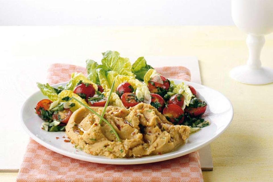 Hummus mit Salat Hummus mit Salat