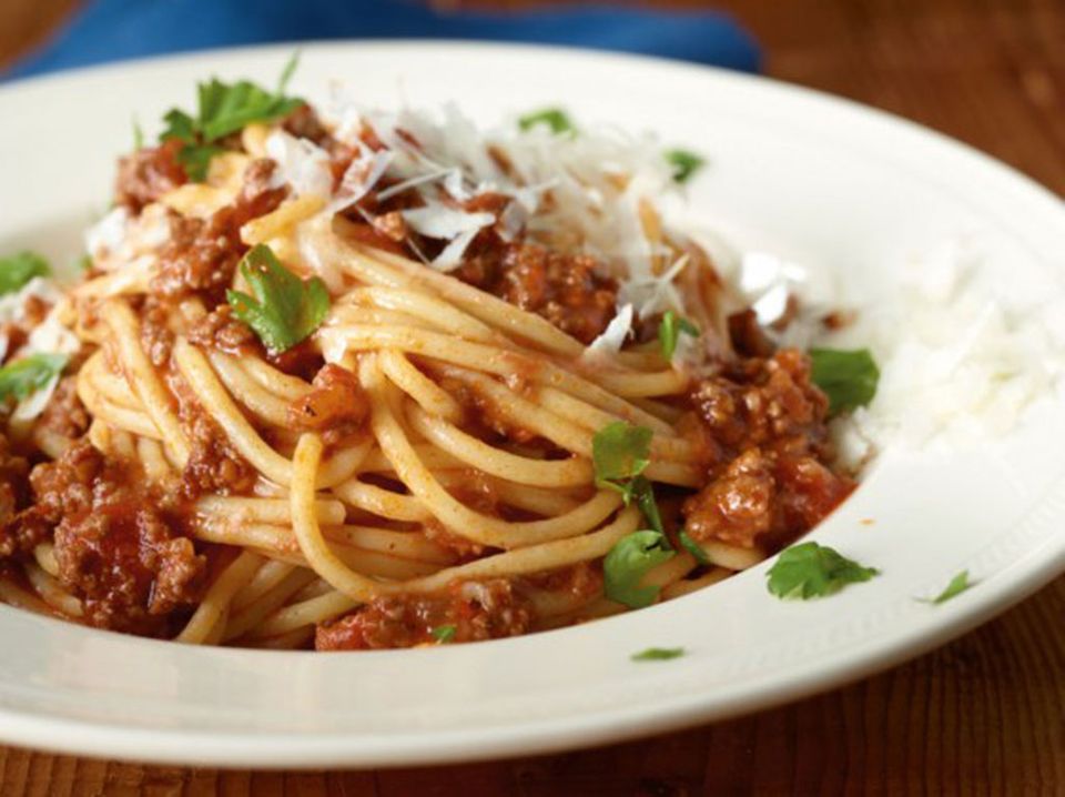 Wer an Rezeptklassiker mit Tomaten denkt, kommt schnell auf die italienische Spaghetti Bolognese Wer an Rezeptklassiker mit Tomaten denkt, kommt schnell auf die italienische Spaghetti Bolognese