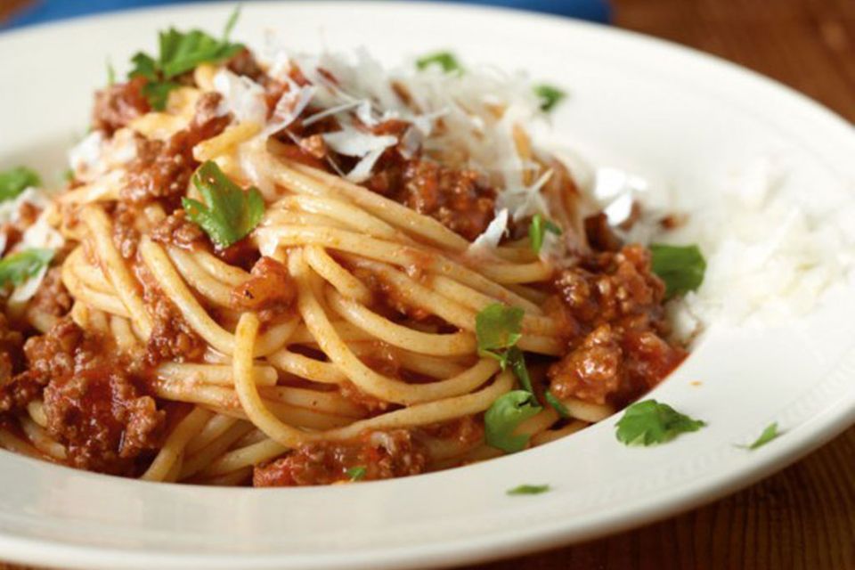 Wer an Rezeptklassiker mit Tomaten denkt, kommt schnell auf die italienische Spaghetti Bolognese